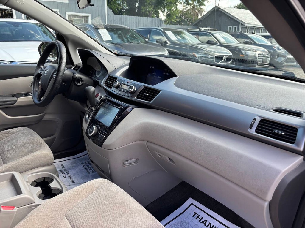 Honda Odyssey Vehicle Full-screen Gallery Image 10