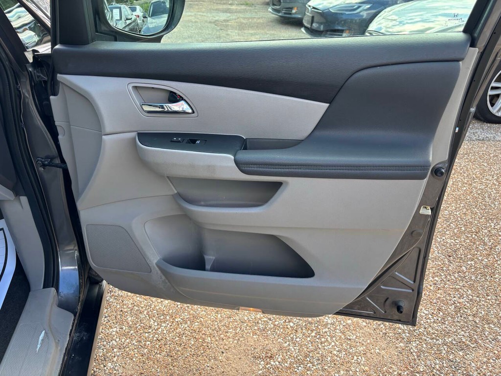 Honda Odyssey Vehicle Full-screen Gallery Image 12