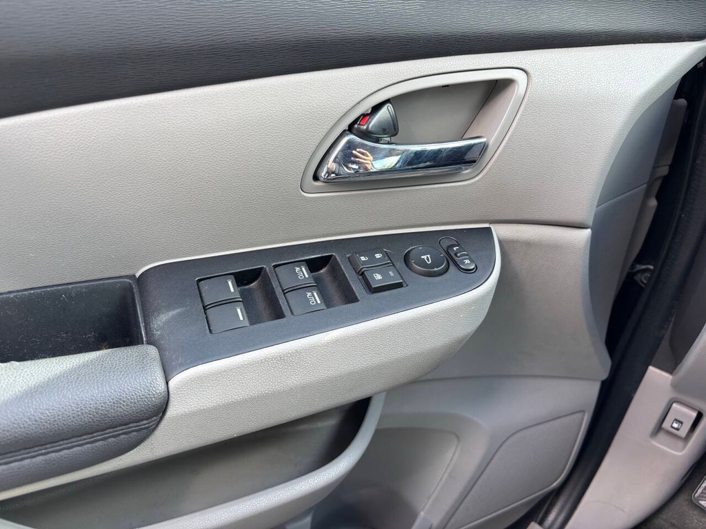 Honda Odyssey Vehicle Full-screen Gallery Image 25