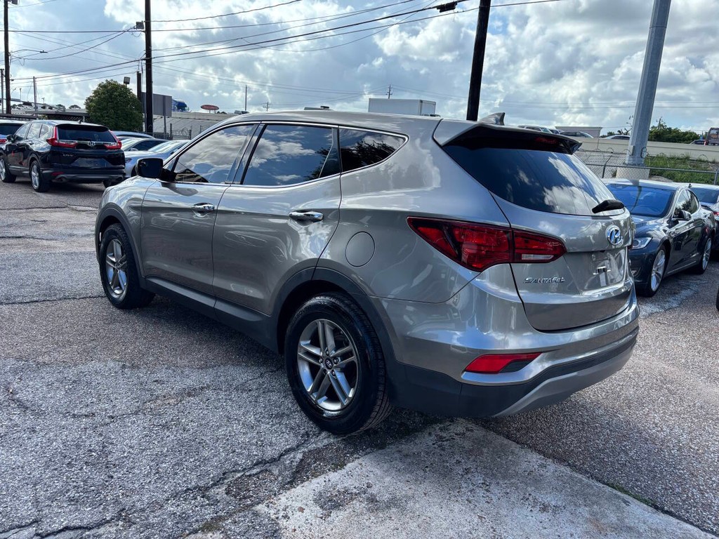 Hyundai Santa Fe Sport Vehicle Full-screen Gallery Image 04