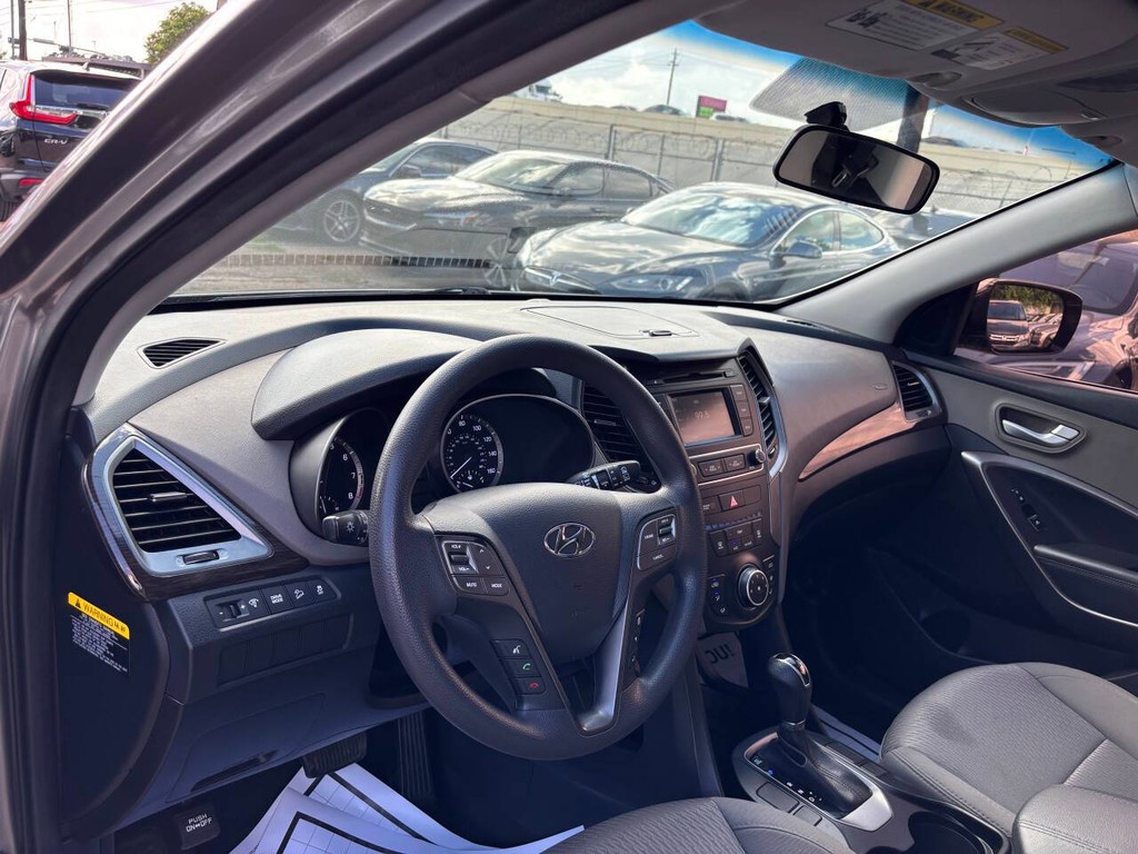 Hyundai Santa Fe Sport Vehicle Full-screen Gallery Image 07