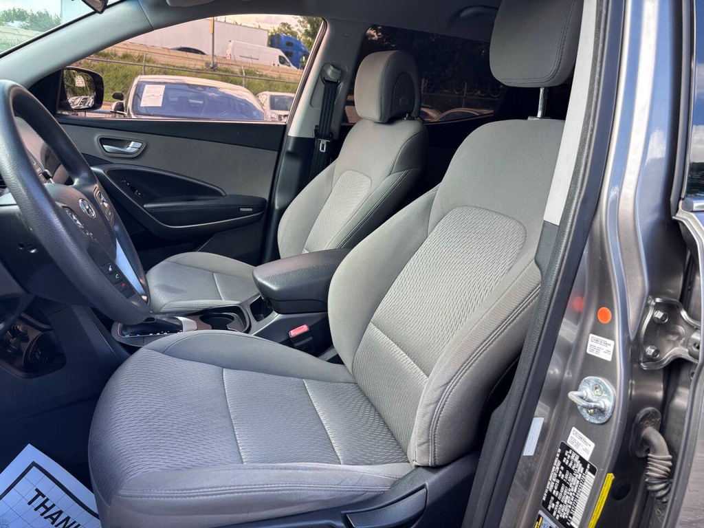 Hyundai Santa Fe Sport Vehicle Full-screen Gallery Image 08