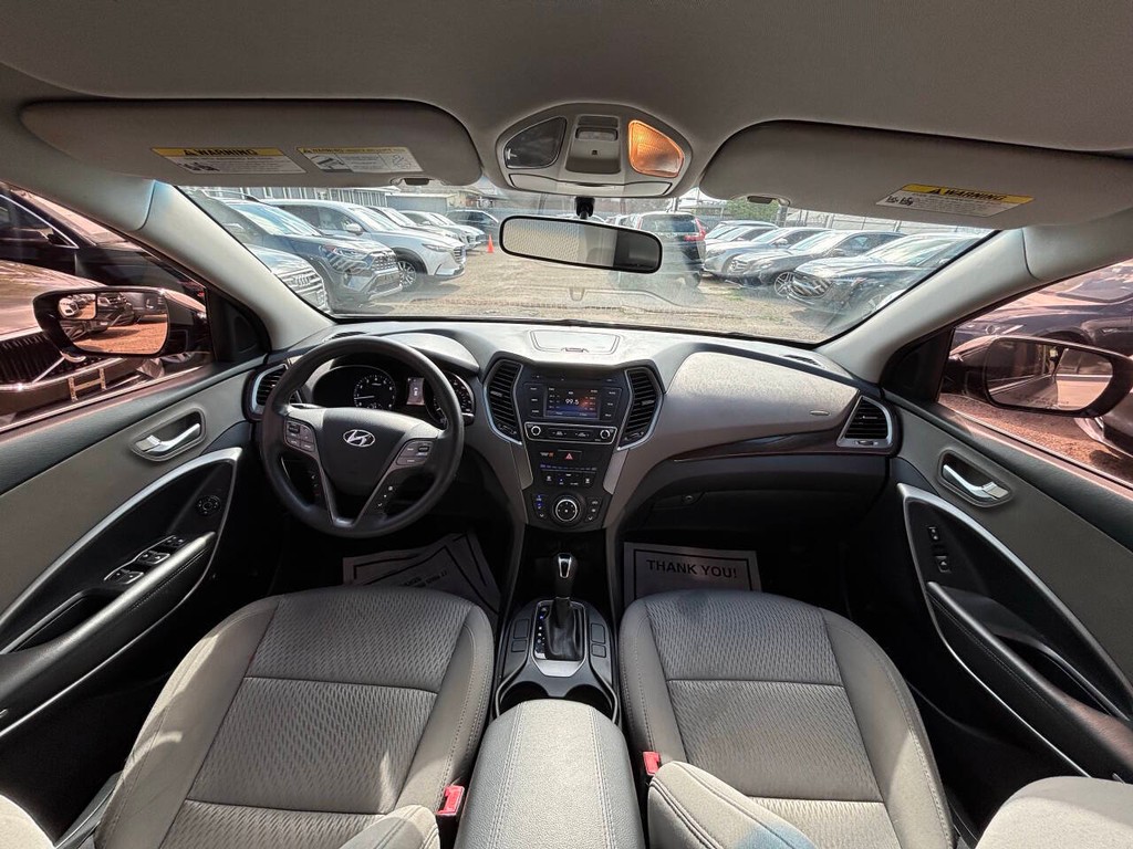 Hyundai Santa Fe Sport Vehicle Full-screen Gallery Image 17