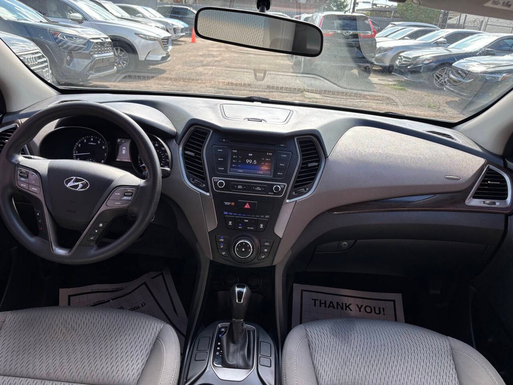 Hyundai Santa Fe Sport Vehicle Full-screen Gallery Image 18
