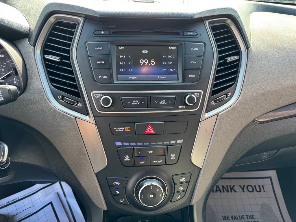 Hyundai Santa Fe Sport Vehicle Full-screen Gallery Image 19