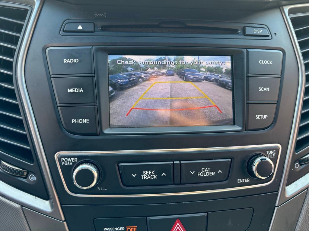 Hyundai Santa Fe Sport Vehicle Full-screen Gallery Image 20