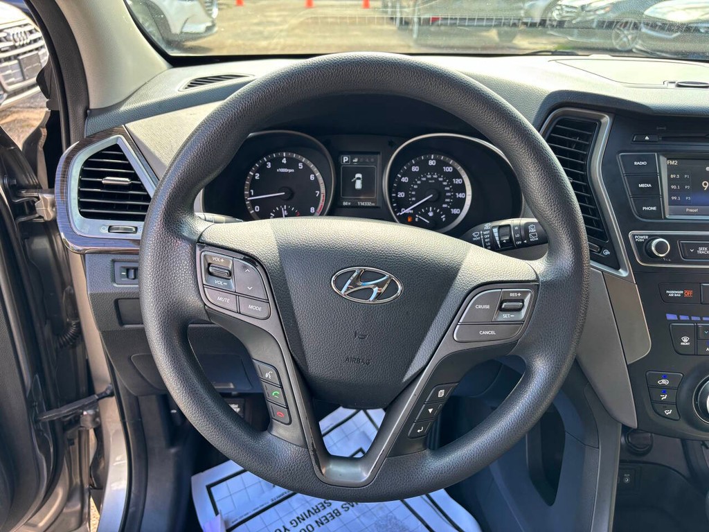 Hyundai Santa Fe Sport Vehicle Full-screen Gallery Image 22