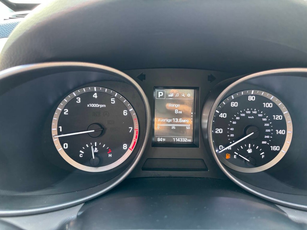 Hyundai Santa Fe Sport Vehicle Full-screen Gallery Image 25