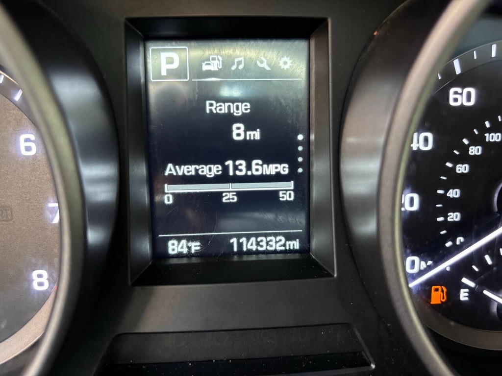 Hyundai Santa Fe Sport Vehicle Full-screen Gallery Image 26