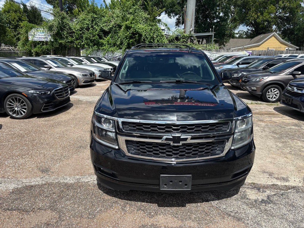 Chevrolet Suburban Vehicle Full-screen Gallery Image 02