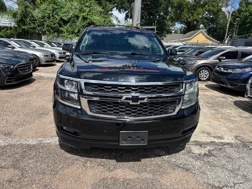 Chevrolet Suburban Vehicle Full-screen Gallery Image 03