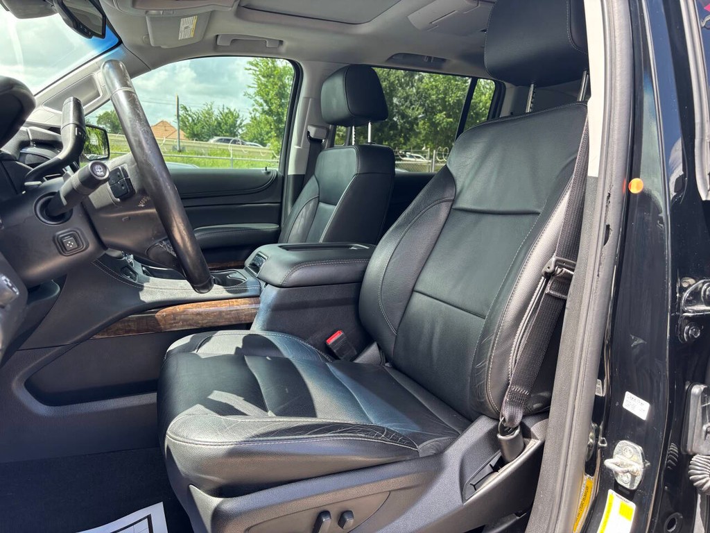 Chevrolet Suburban Vehicle Full-screen Gallery Image 09
