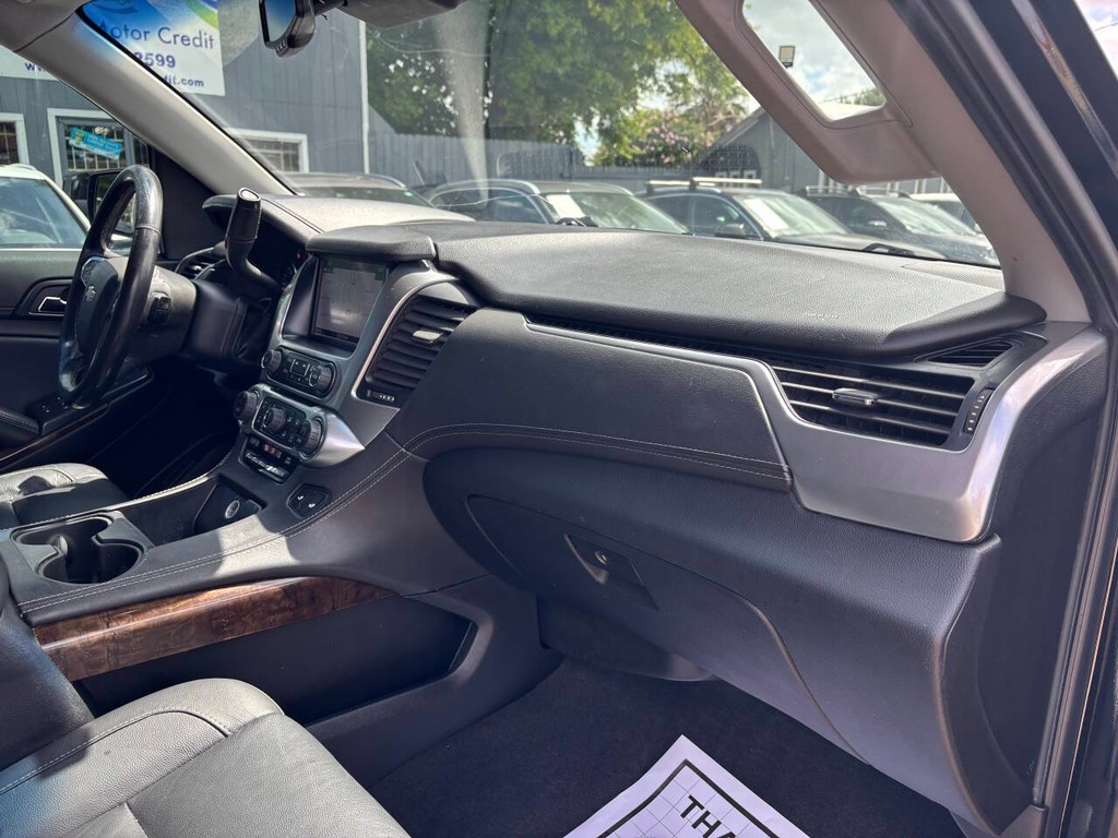 Chevrolet Suburban Vehicle Full-screen Gallery Image 11