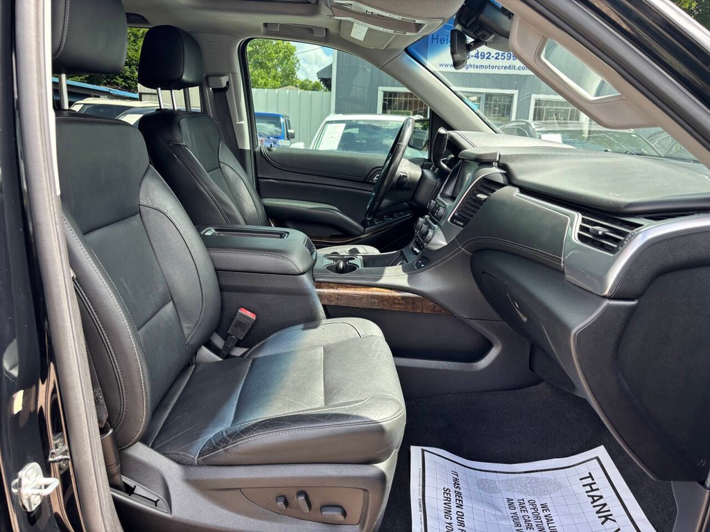 Chevrolet Suburban Vehicle Full-screen Gallery Image 12