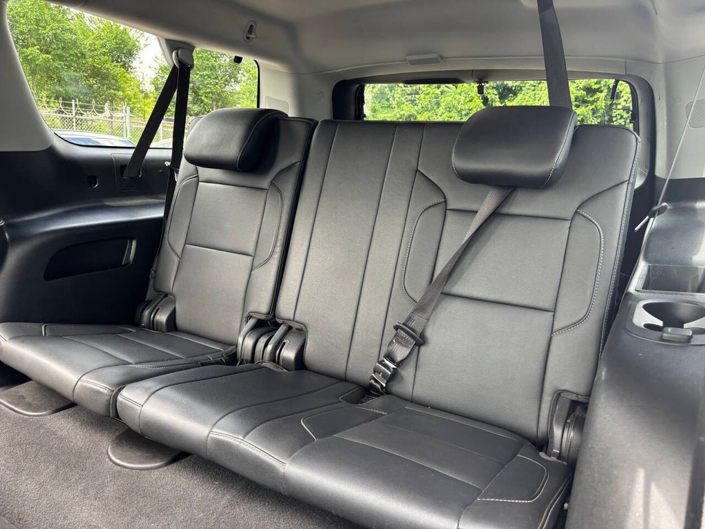 Chevrolet Suburban Vehicle Full-screen Gallery Image 16