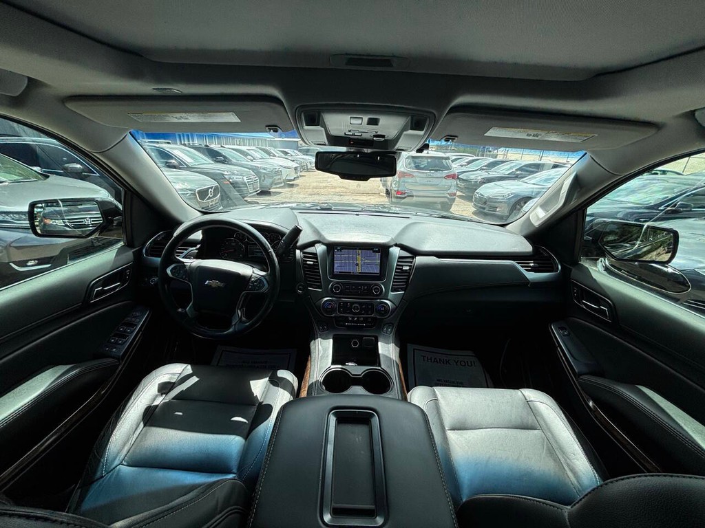 Chevrolet Suburban Vehicle Full-screen Gallery Image 20