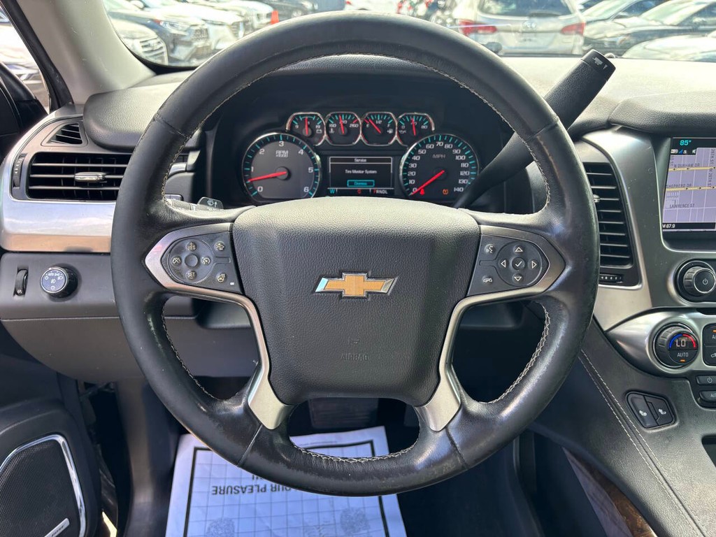 Chevrolet Suburban Vehicle Full-screen Gallery Image 24