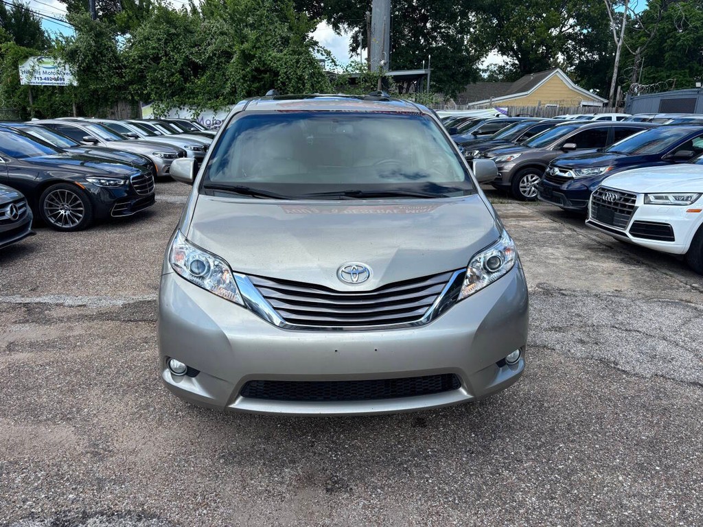 Toyota Sienna Vehicle Full-screen Gallery Image 02