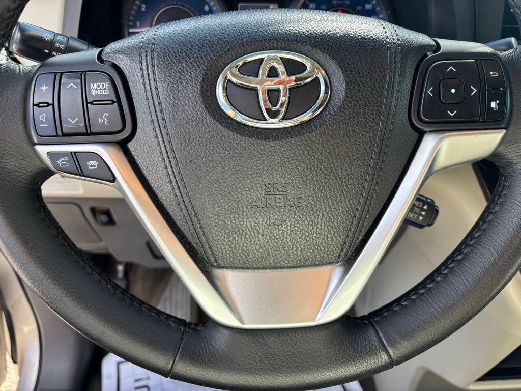 Toyota Sienna Vehicle Full-screen Gallery Image 20
