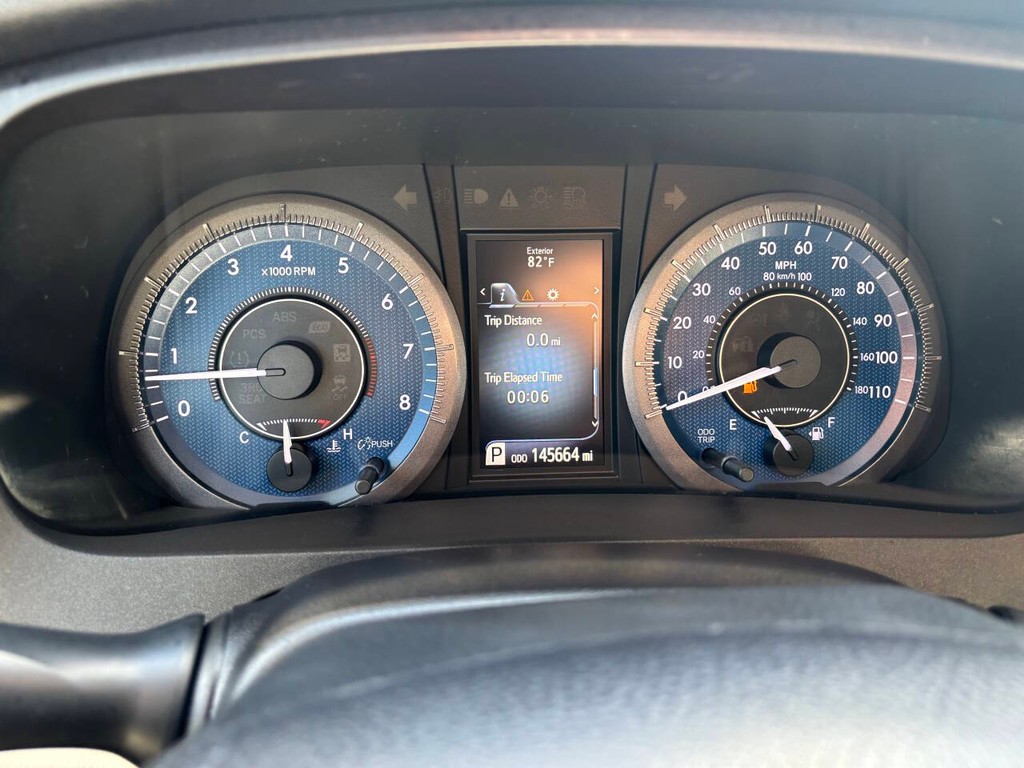 Toyota Sienna Vehicle Full-screen Gallery Image 24