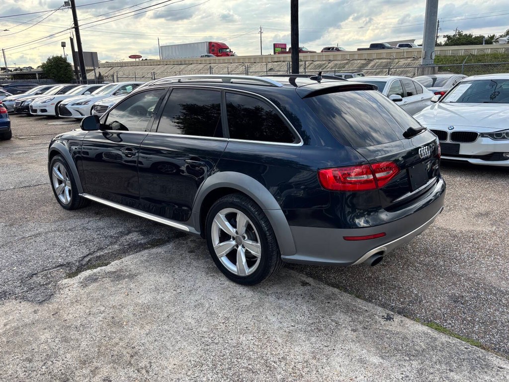 Audi allroad Vehicle Full-screen Gallery Image 05