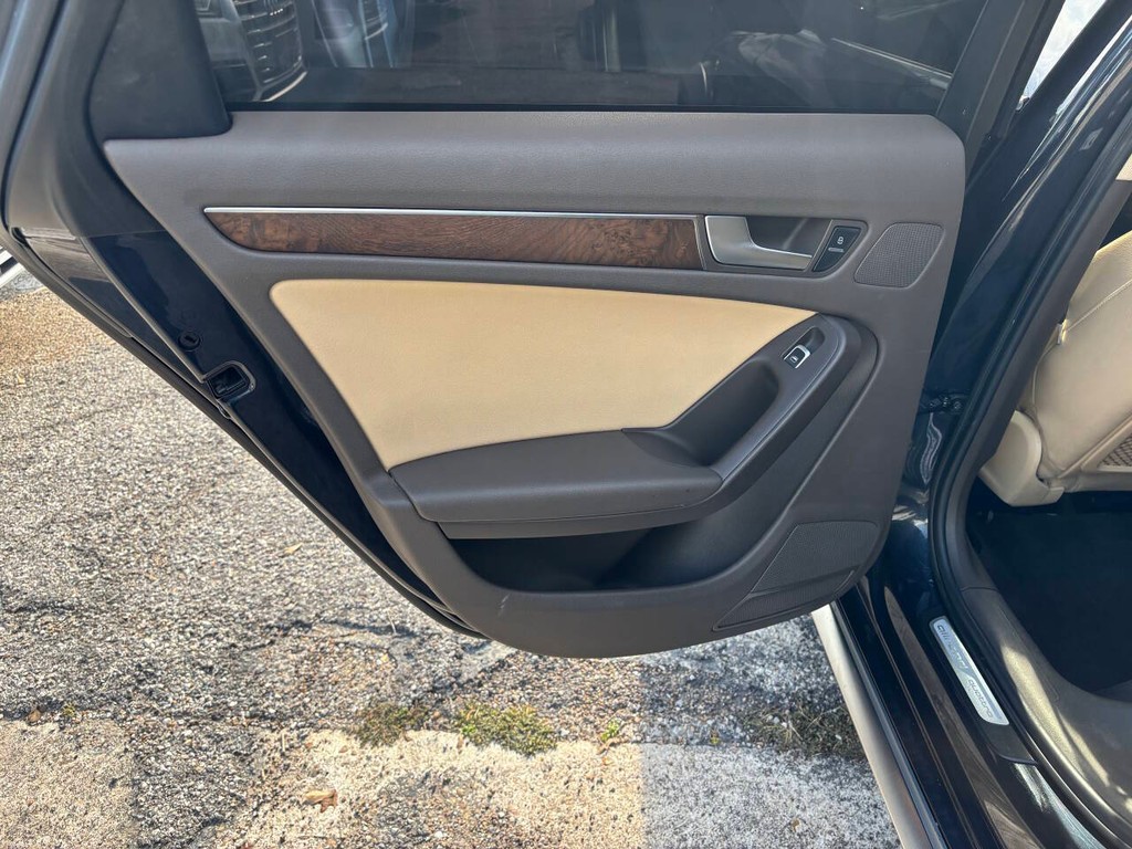 Audi allroad Vehicle Full-screen Gallery Image 15
