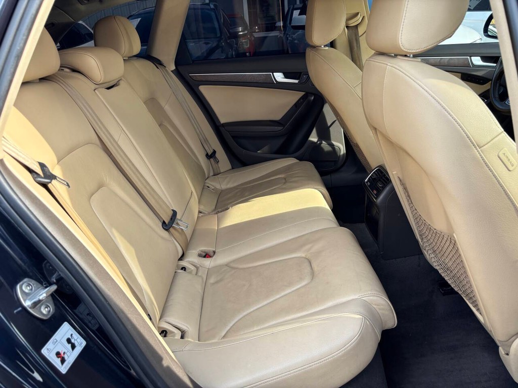 Audi allroad Vehicle Full-screen Gallery Image 16