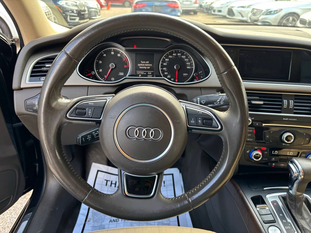 Audi allroad Vehicle Full-screen Gallery Image 23