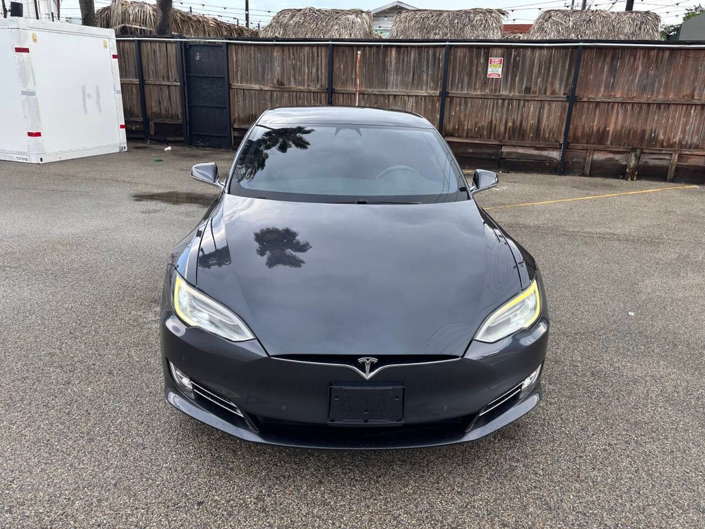 Tesla Model S Vehicle Full-screen Gallery Image 02