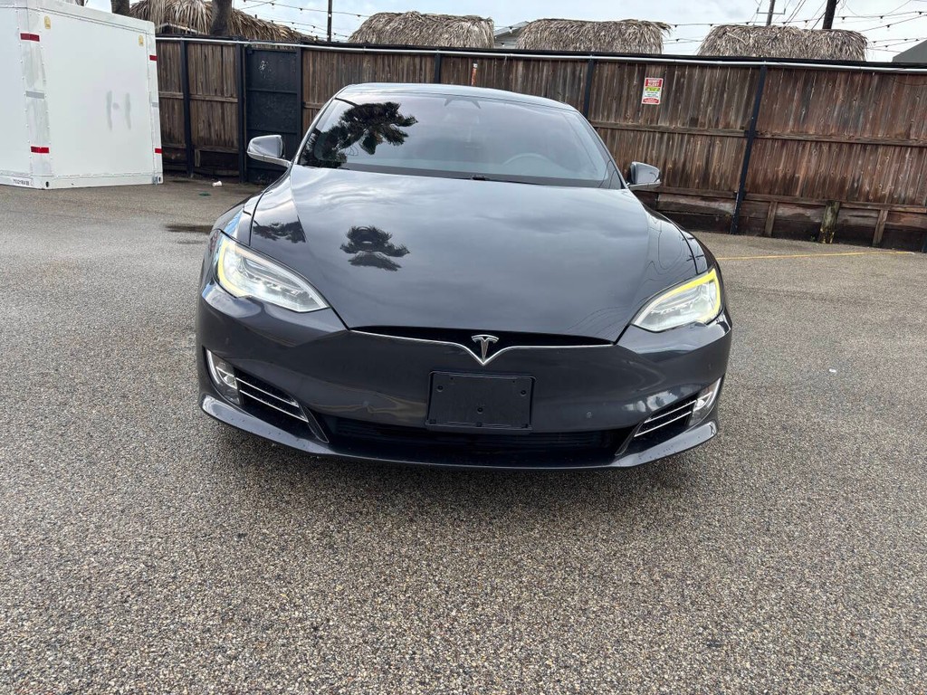 Tesla Model S Vehicle Full-screen Gallery Image 03