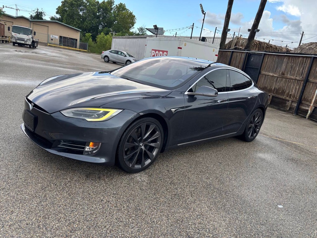 Tesla Model S Vehicle Full-screen Gallery Image 04