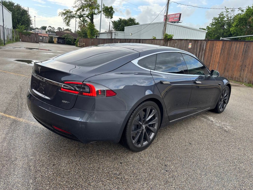 Tesla Model S Vehicle Full-screen Gallery Image 07