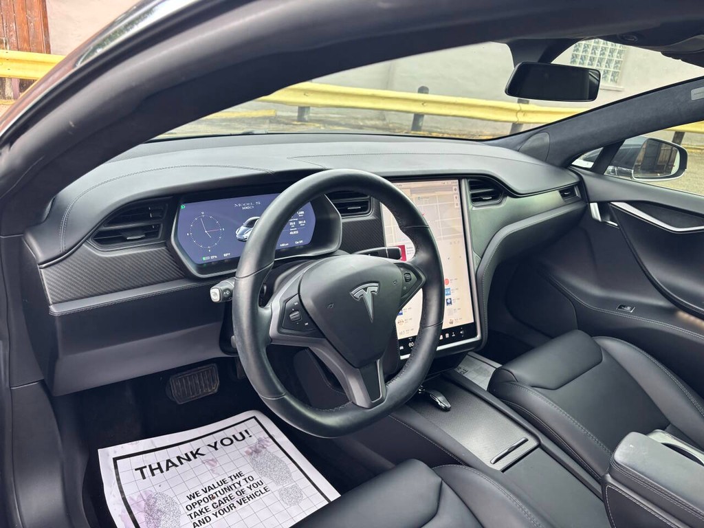 Tesla Model S Vehicle Full-screen Gallery Image 08