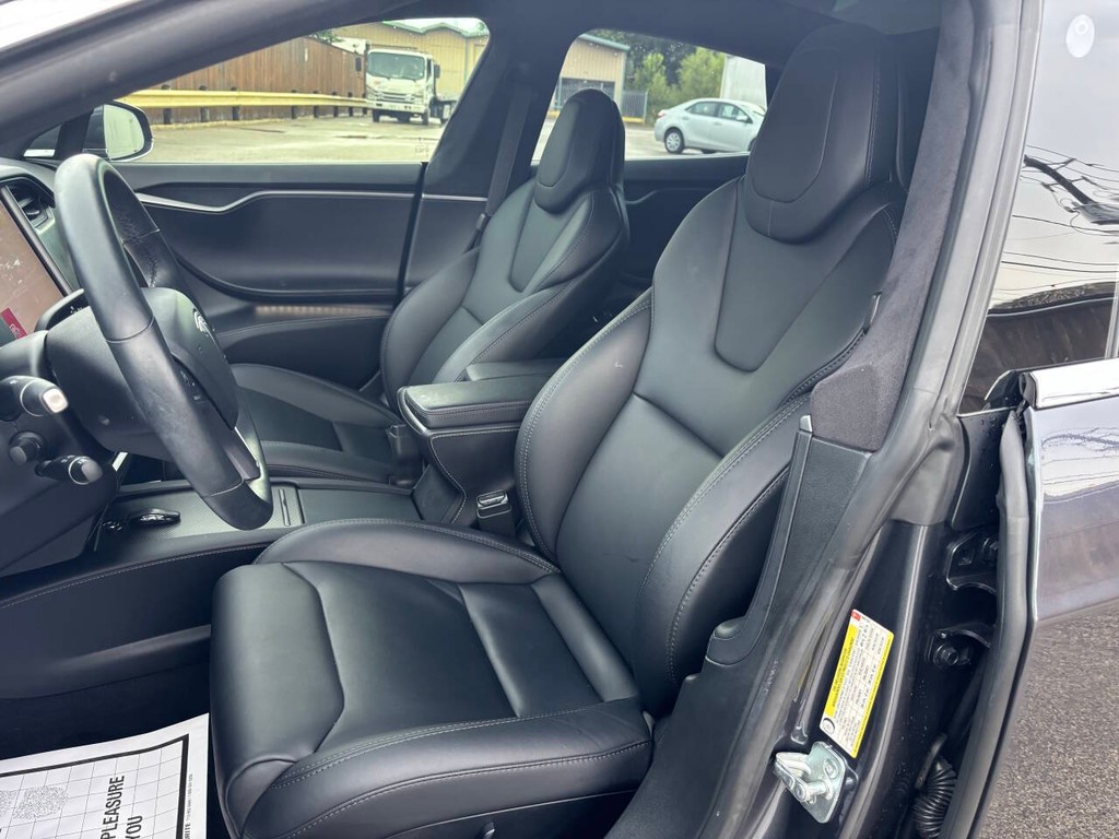 Tesla Model S Vehicle Full-screen Gallery Image 09