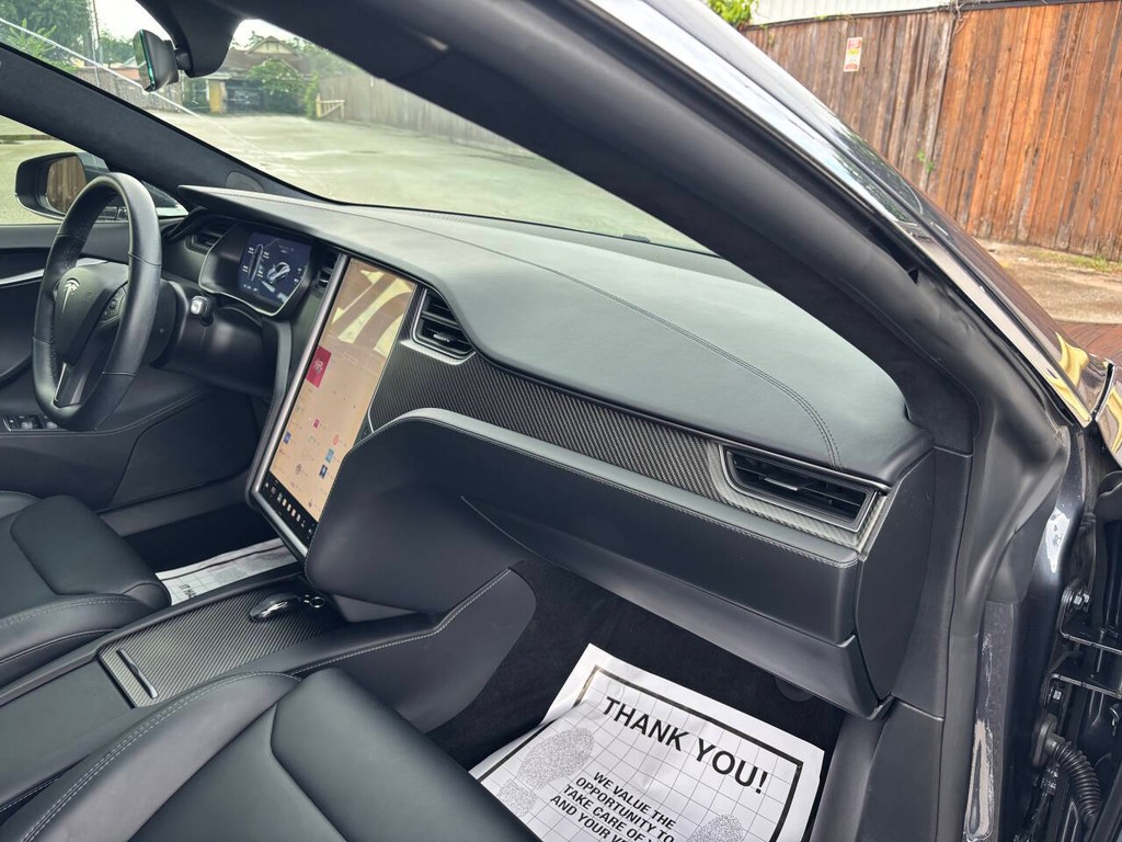 Tesla Model S Vehicle Full-screen Gallery Image 11