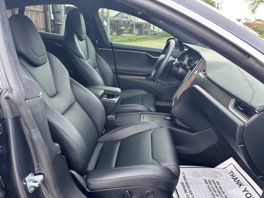Tesla Model S Vehicle Full-screen Gallery Image 12