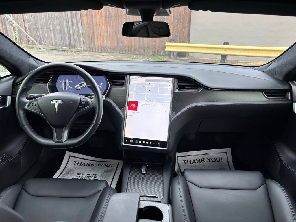 Tesla Model S Vehicle Full-screen Gallery Image 19
