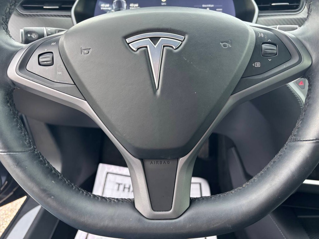 Tesla Model S Vehicle Full-screen Gallery Image 24