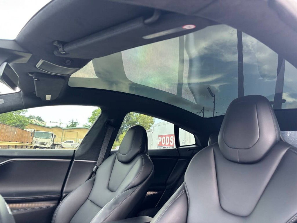 Tesla Model S Vehicle Full-screen Gallery Image 26