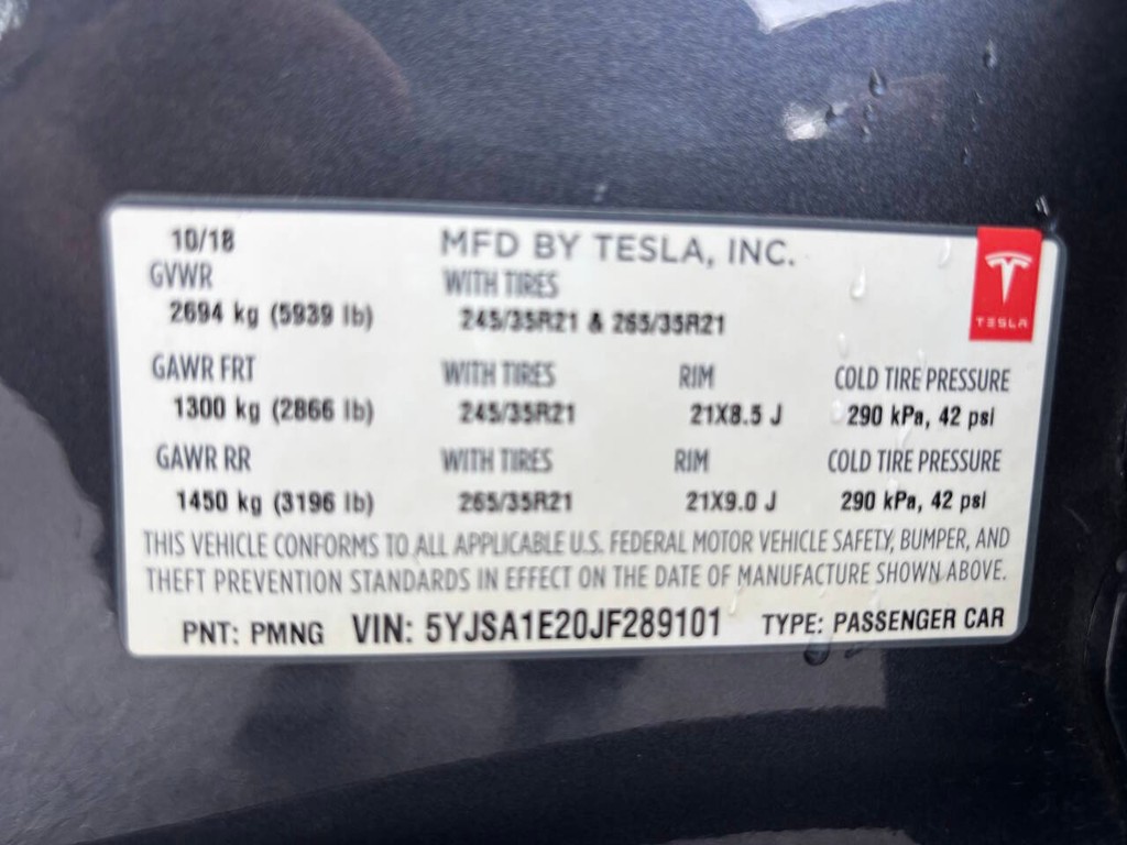 Tesla Model S Vehicle Full-screen Gallery Image 28