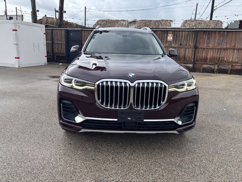 BMW X7 Vehicle Full-screen Gallery Image 02