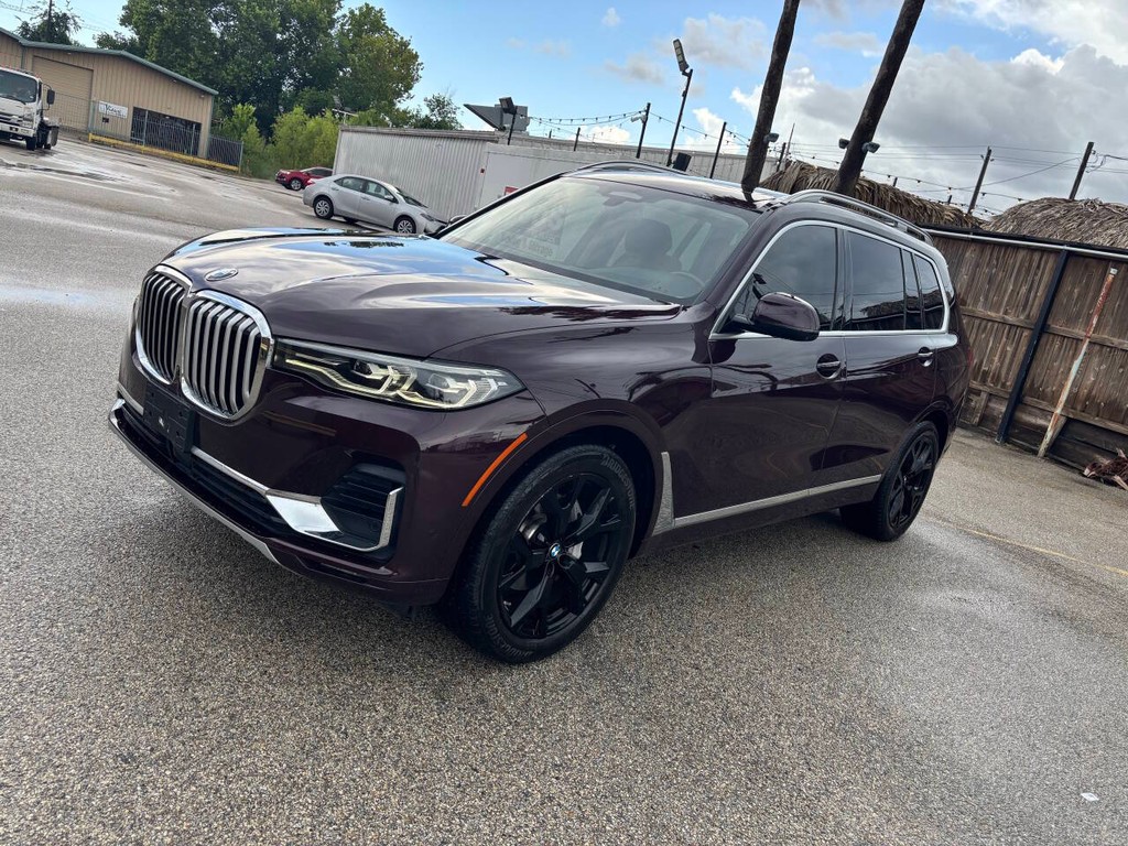 BMW X7 Vehicle Full-screen Gallery Image 04