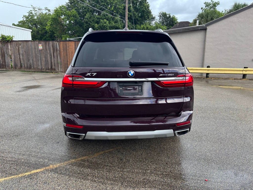 BMW X7 Vehicle Full-screen Gallery Image 06