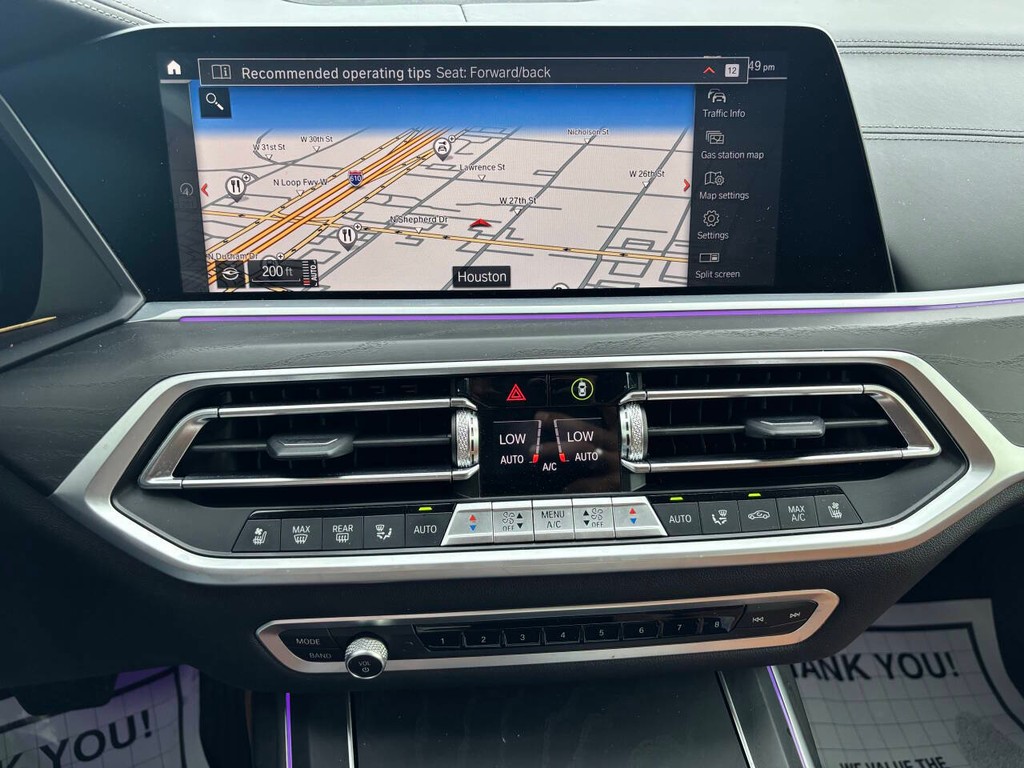 BMW X7 Vehicle Full-screen Gallery Image 22