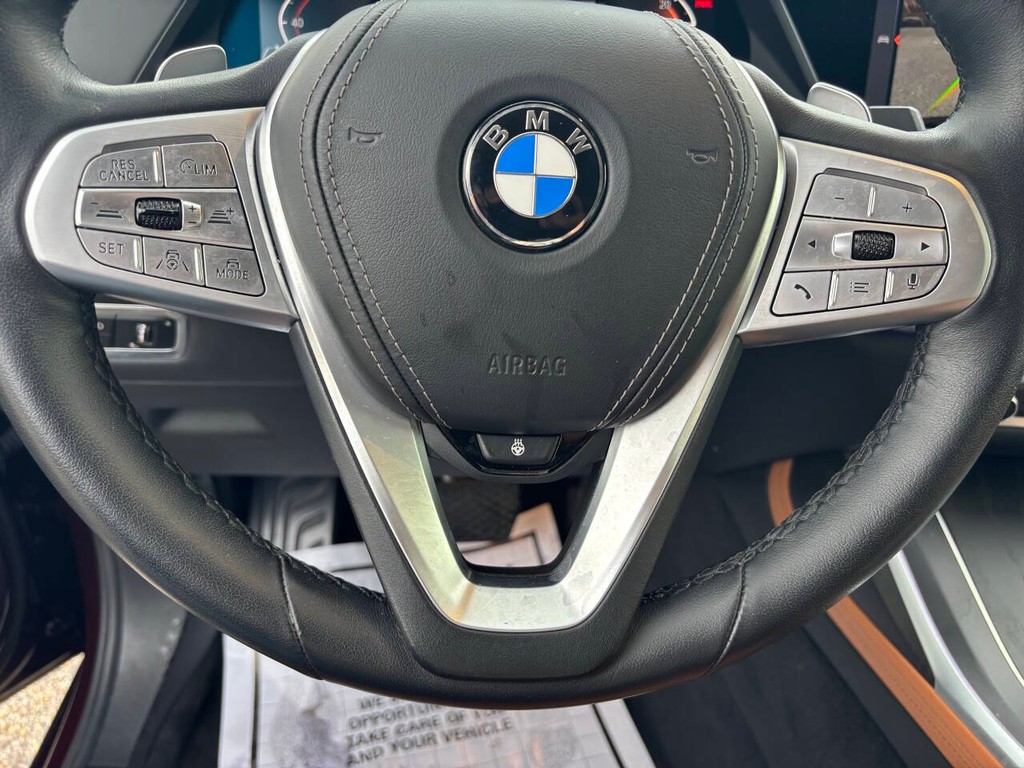 BMW X7 Vehicle Full-screen Gallery Image 27