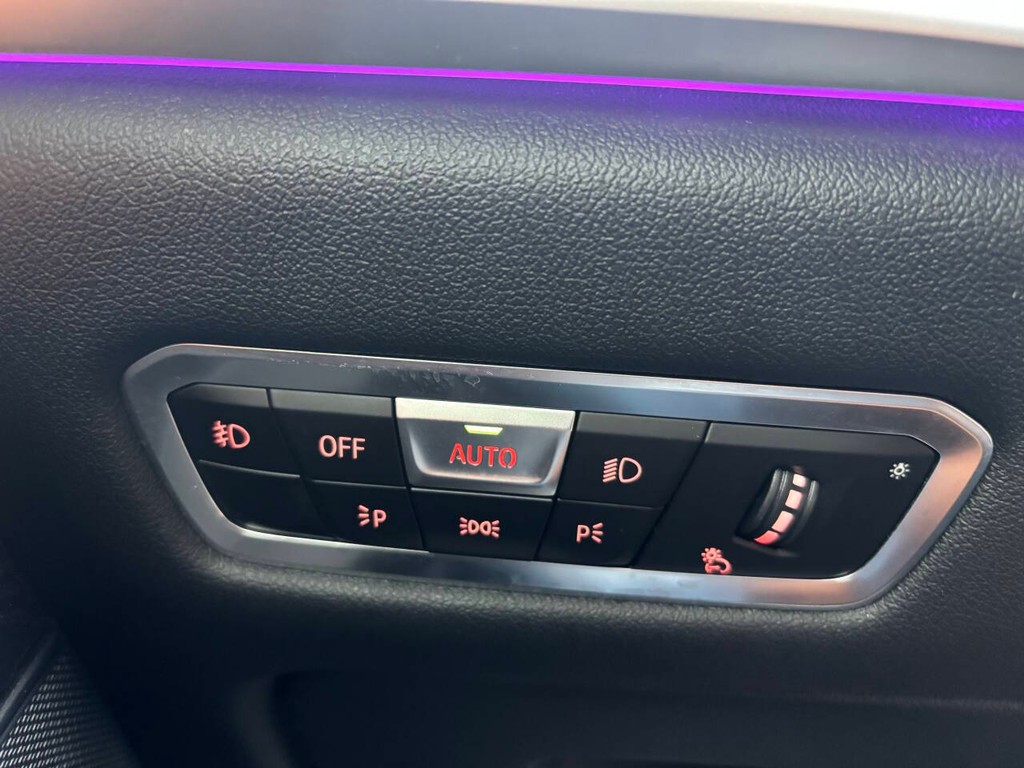 BMW X7 Vehicle Full-screen Gallery Image 28