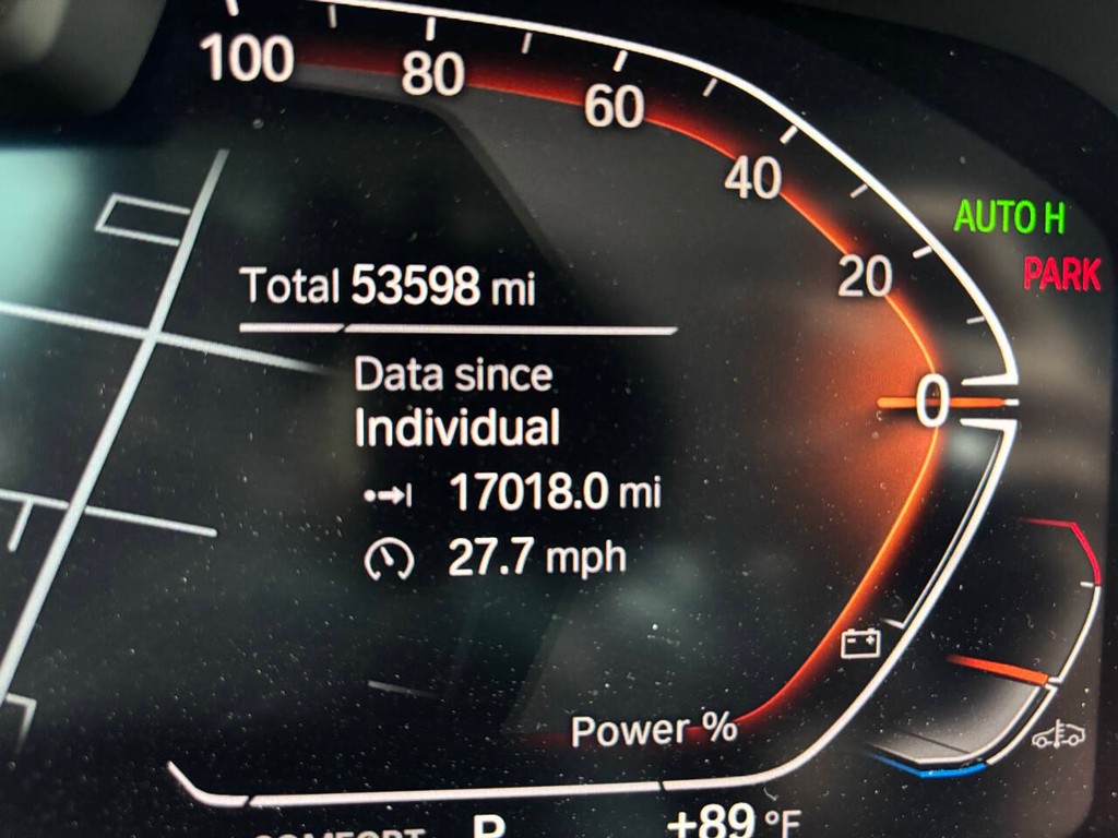 BMW X7 Vehicle Full-screen Gallery Image 35