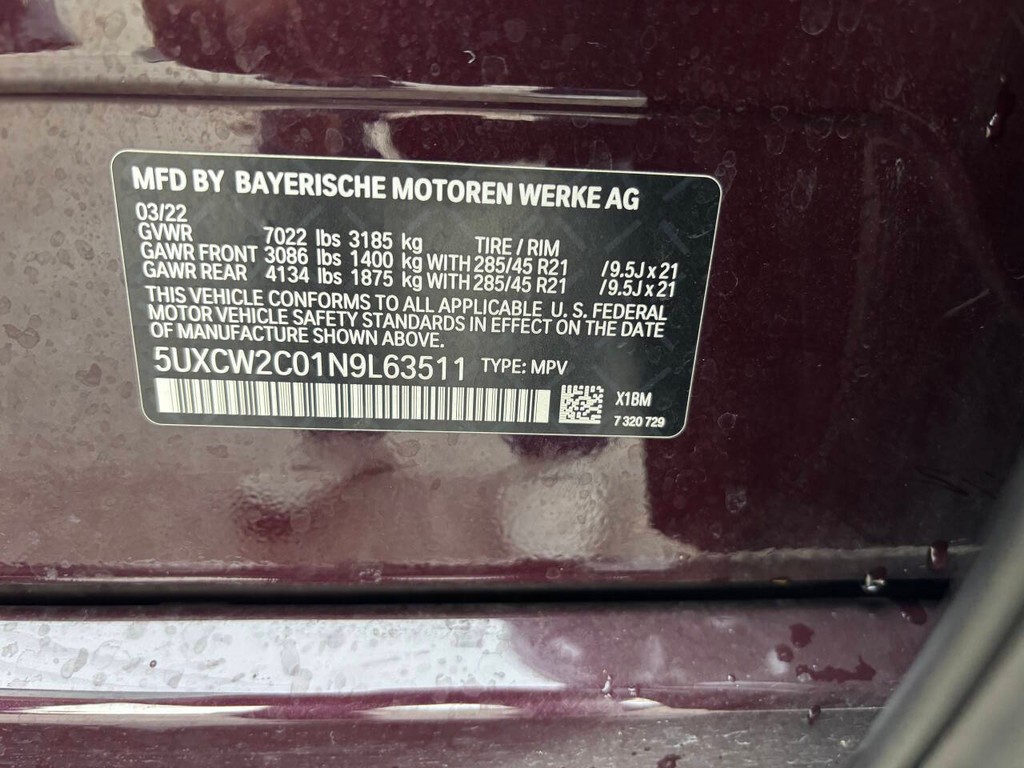 BMW X7 Vehicle Full-screen Gallery Image 36