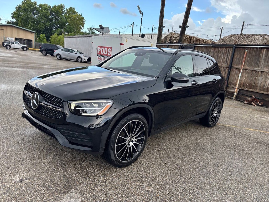 Mercedes-Benz GLC Vehicle Full-screen Gallery Image 04