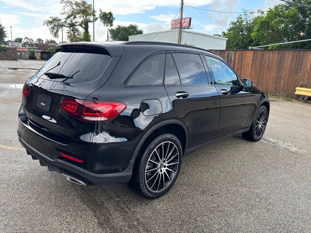 Mercedes-Benz GLC Vehicle Full-screen Gallery Image 07
